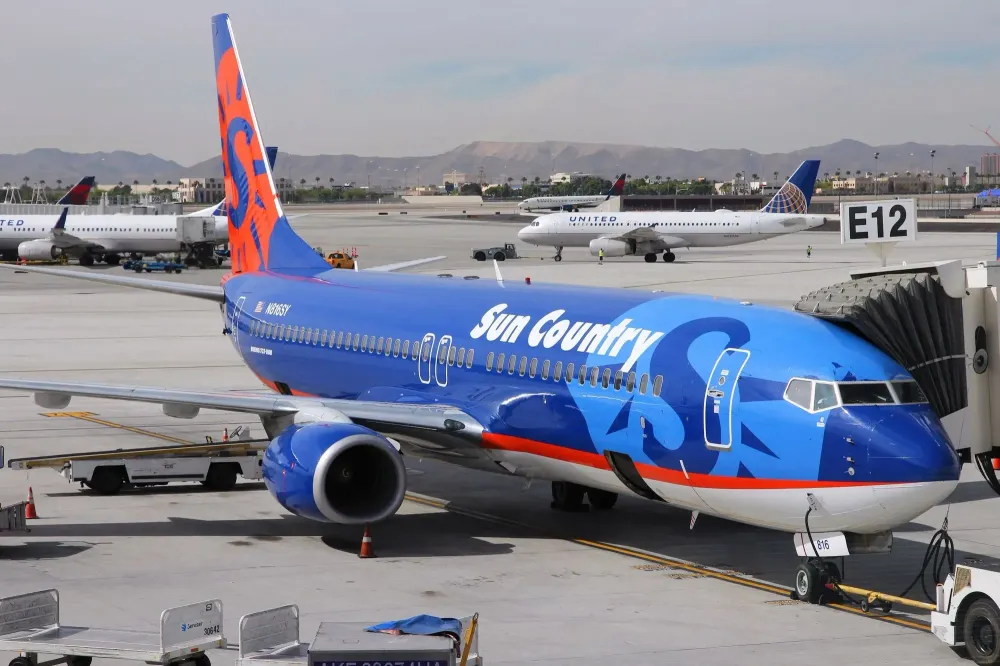 Sun Country plane